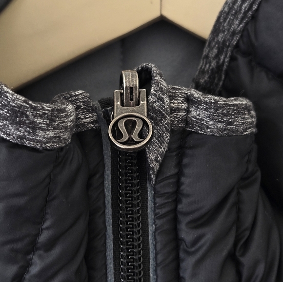 Lululemon Run Turn Around Reversible Down Vest Black Heathered Black Size 6 - Picture 5 of 15